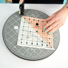 Cargar imagen en el visor de la galería, Sew Magnetic 6.5&quot; x 6.5&quot; Ruler