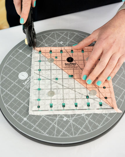 Sew Magnetic 11" Rotating Self-Healing Cutting Mat