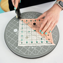 Cargar imagen en el visor de la galería, Sew Magnetic 11&quot; Rotating Self-Healing Cutting Mat by SewTites