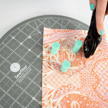 Charger l&#39;image dans la galerie, Sew Magnetic 11&quot; Rotating Self-Healing Cutting Mat by SewTites