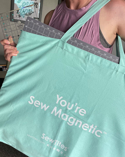 Tote de lona con sistema de corte 'You're Sew Magnetic' de SewTites