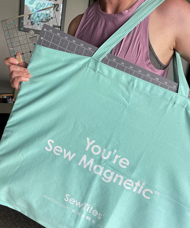 Tote de lona con sistema de corte 'You're Sew Magnetic' de SewTites